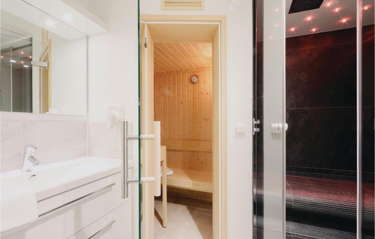 Amazing apartment in Lbeck Travemnde with 2 Bedrooms, Sauna&WiFi Lübeck Buitenkant foto